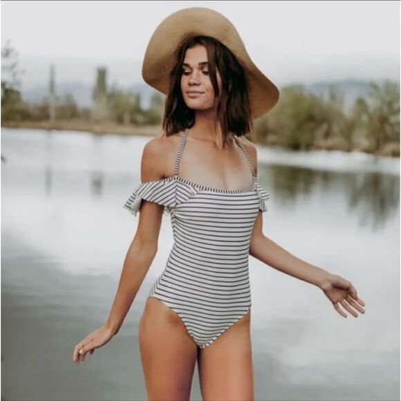 Vince Camuto Blossom Stripe One piece Swimsuit size 6 - Picture 1 of 10